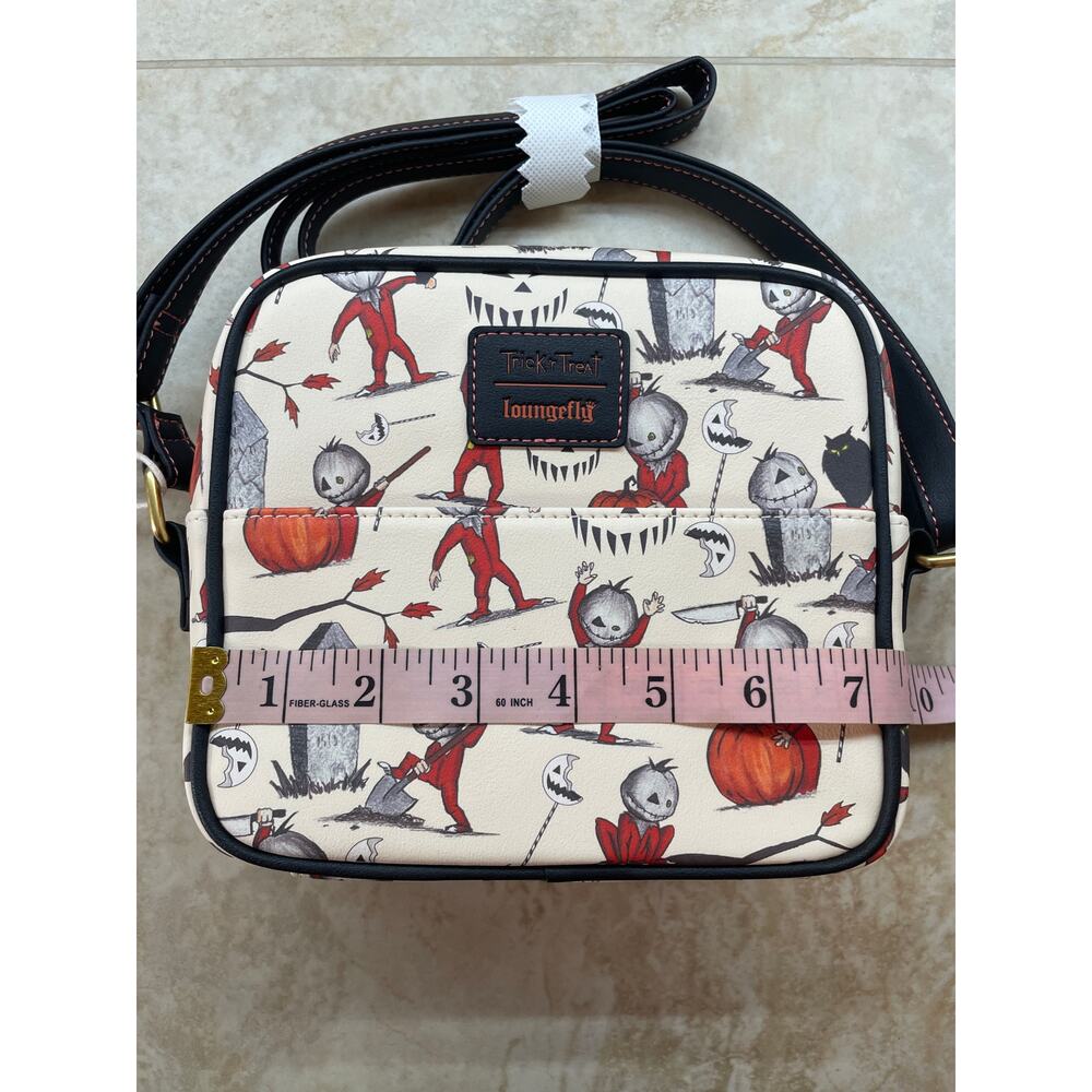 Loungefly Bag Crossbody Trick Treat Purse Sam NWT Halloween Zip Pumpkin Horror - Picture 10 of 11